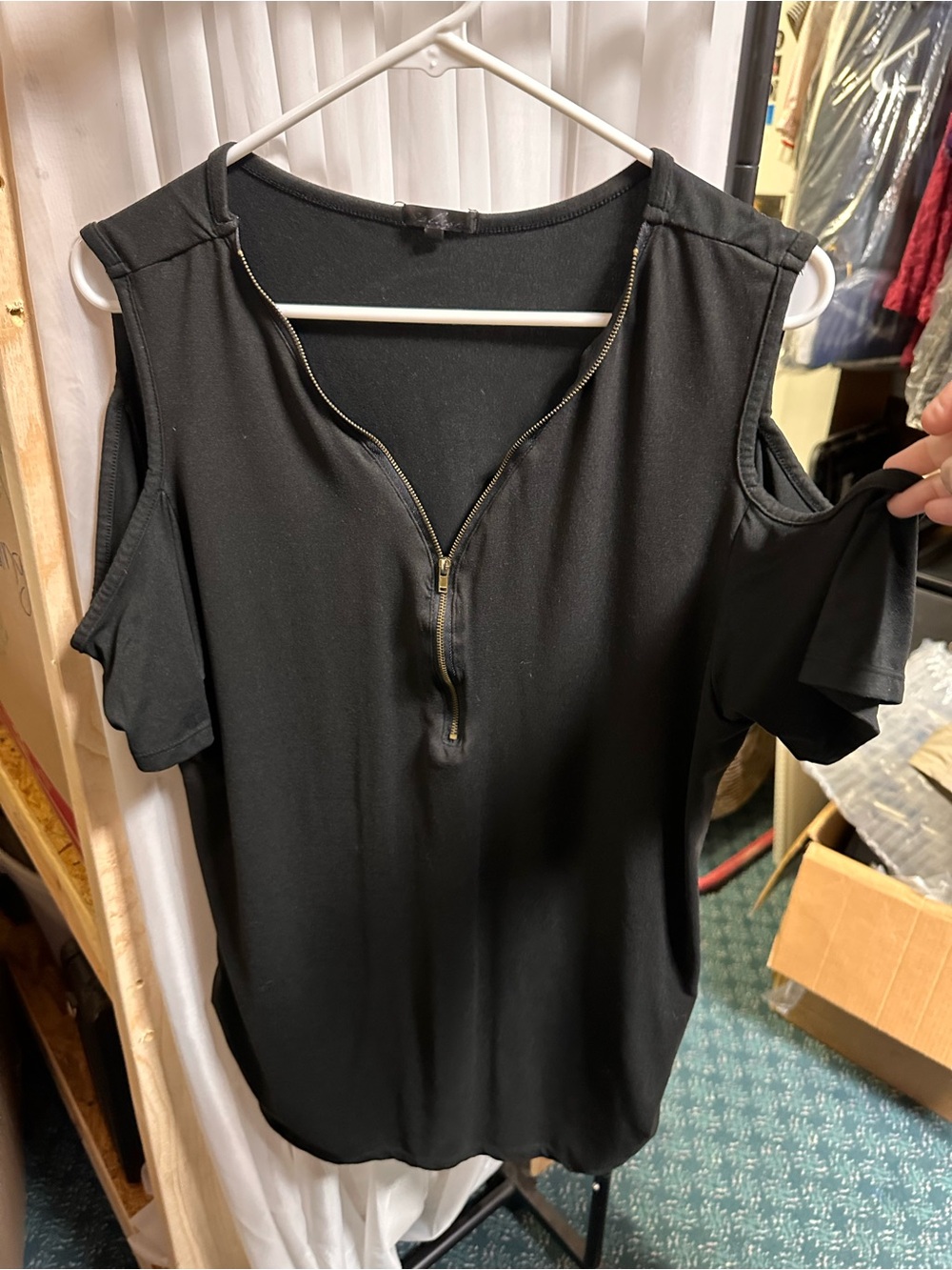 💐Splash Black Cold-Shoulder Zip Front Short Sleeve Top